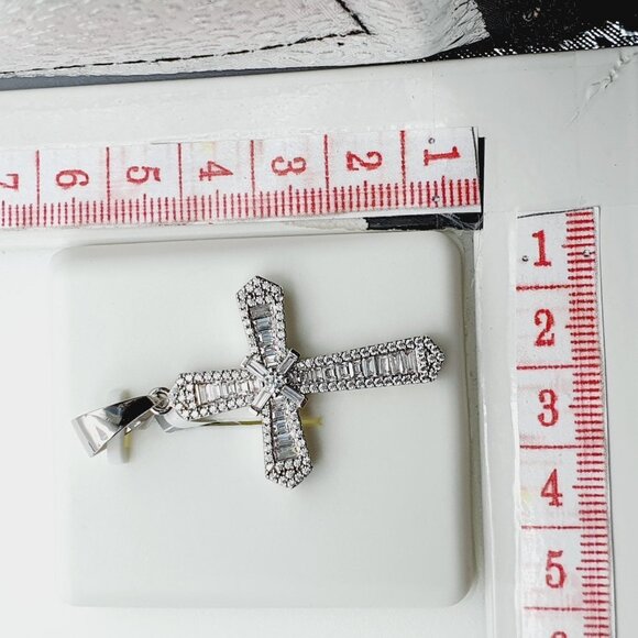 "925 Sterling Silver Plated CZ Pendant, INUS1BR195 - Picture 5 of 9